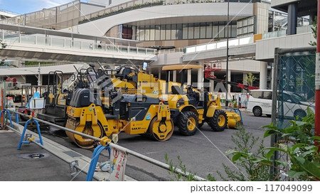 對道路建設非常有用的輪式裝載機 117049099