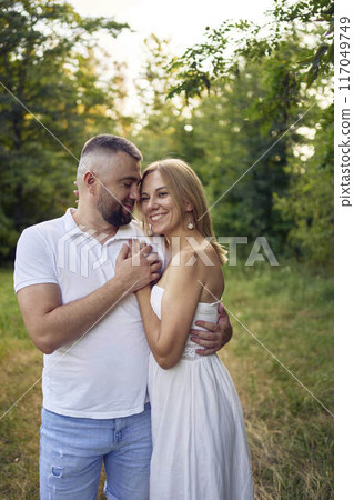 a 30-year-old couple in love in the garden 117049749