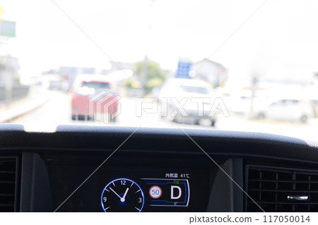 極熱天圖：汽車儀表板外界溫度41° 117050014