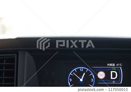 極熱天圖：汽車儀表板外界溫度41° 117050015