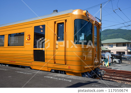 伊與田物語在八幡濱車站等候出發 117050674
