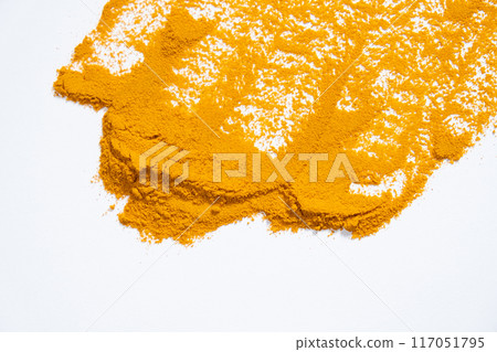 A smear of turmeric on a white background 117051795