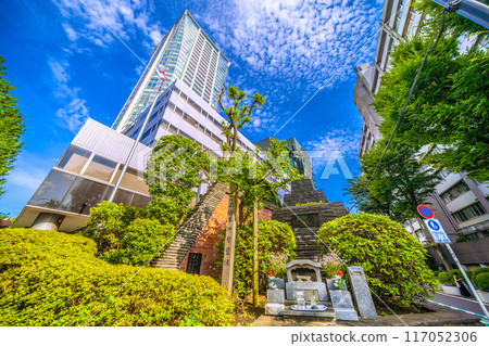 Tokyo cityscape in Japan: On the west side of the Shibuya Joint Government Building, there is a memorial statue for the February 26 Incident, the largest attempted coup in history... Tokyo cityscape in Japan: On the west side of the Shibuya Joint Government Building, there is a memorial statue for the February 26 Incident, the largest attempted coup in history... 117052306