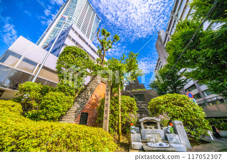 日本東京市景：澀谷聯合政府大樓西側，矗立著史上最大的未遂政變──N.N.Roku事件的紀念雕像… 117052307