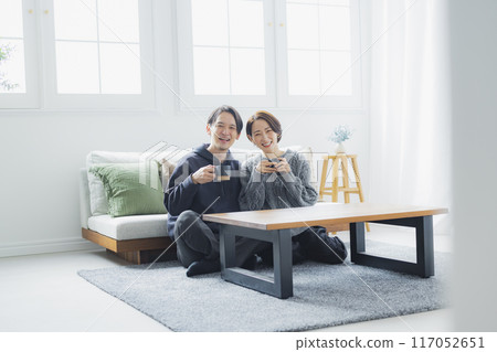 Couple drinking tea Couple drinking tea 117052651