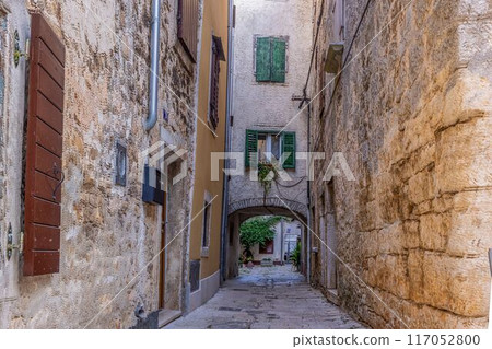Picture of a typical street scene from the historic Croatian town of Voznjan 117052800