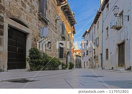 Picture of a typical street scene from the historic Croatian town of Voznjan 117052801