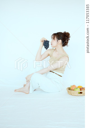 拿著葡萄的女人的肖像 拿著葡萄的女人的肖像 117053385