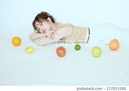 一個被水果包圍的女人的肖像 一個被水果包圍的女人的肖像 117053388