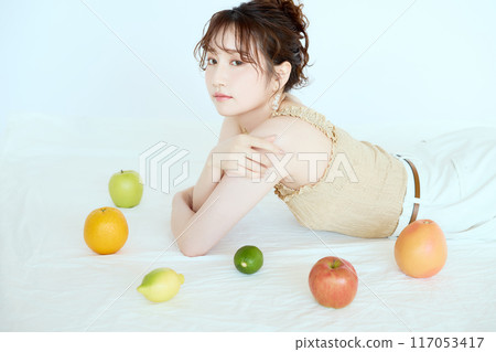 Portrait of a woman surrounded by fruit Portrait of a woman surrounded by fruit 117053417
