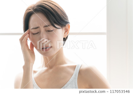 中年婦女頭痛 117053546