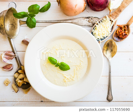 onion soup 117055690
