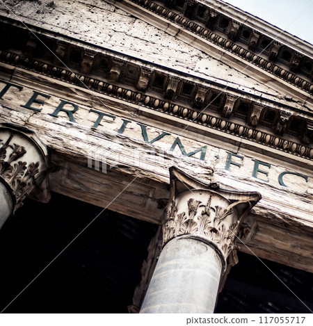 Roman pantheon 117055717