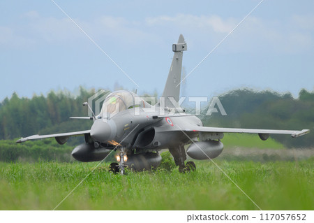 法國空天軍陣風B戰鬥機滑行 117057652