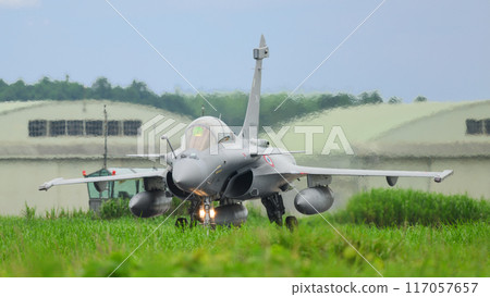 法國空天軍陣風B戰鬥機滑行 117057657