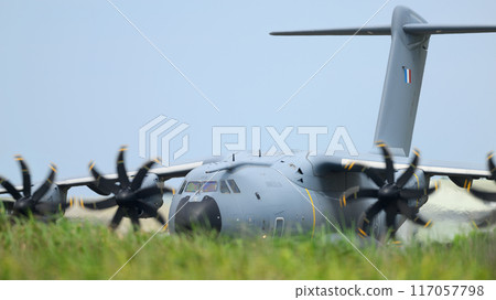 法國空天軍A400M阿特拉斯運輸機滑行 法國空天軍A400M阿特拉斯運輸機滑行 117057798