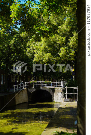 A serene view of the Delft canals 117057954