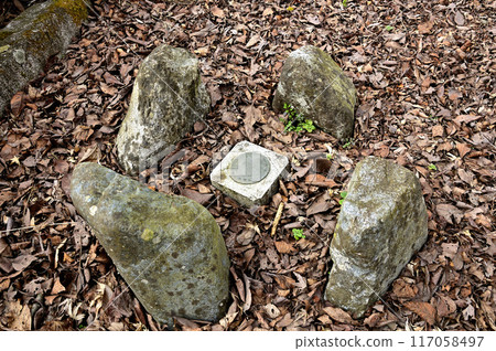 Fourth-order triangulation point (Mukaihara), Doshi Village, Minamitsuru District, Yamanashi Prefecture Fourth-order triangulation point (Mukaihara), Doshi Village, Minamitsuru District, Yamanashi Prefecture 117058497