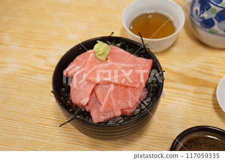 Fatty tuna rice bowl Fatty tuna rice bowl 117059335