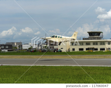 輕型飛機從姚機場起飛 117060047