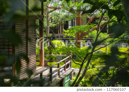 Shoren-in Temple in Kyoto, with its fresh greenery 117060107
