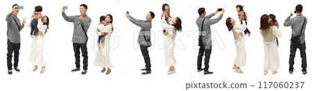 抱著女嬰的一家人全身圖摳圖素材 117060237