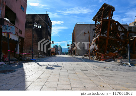 能登半島地震 - 正在進行拆除工作的朝市街的風景 - 輪島市 能登半島地震 - 正在進行拆除工作的朝市街的風景 - 輪島市 117061862