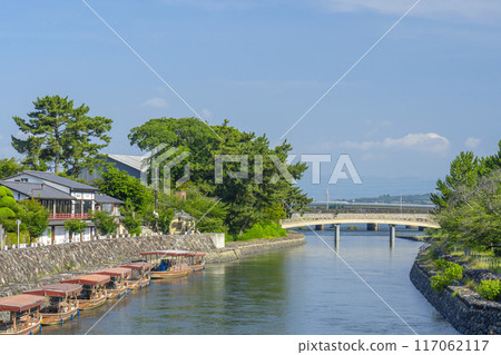 京都宇治，宇治川河岸，遊船 117062117