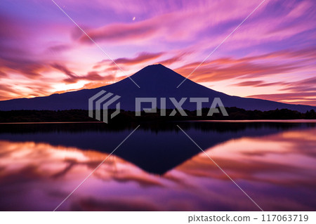 Fiery sunrise from Lake Tanuki and Mt. Fuji Fiery sunrise from Lake Tanuki and Mt. Fuji 117063719