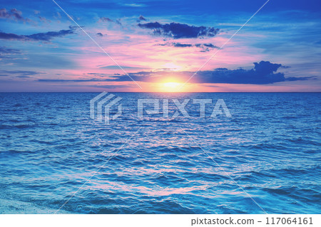 Seascape in the early morning. Sunrise over the sea 117064161