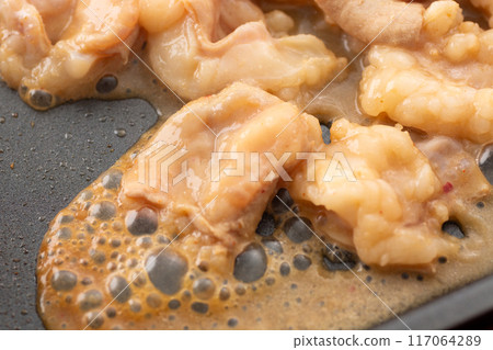 Grilling Shimacho offal at a yakiniku restaurant 117064289