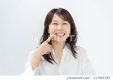 女性中美牙科 女性中美牙科 117064765