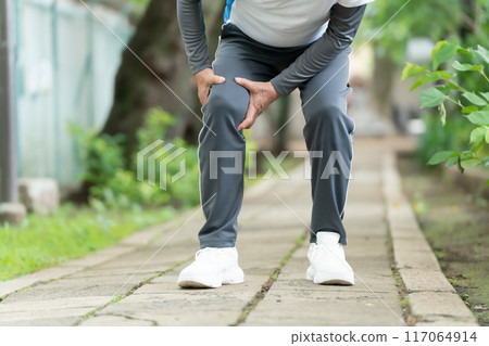 Knee osteoarthritis, senior man, hand Knee osteoarthritis, senior man, hand 117064914