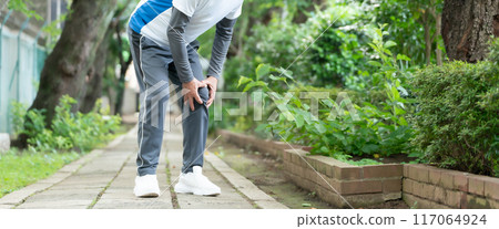 Knee osteoarthritis, senior man, hand Knee osteoarthritis, senior man, hand 117064924