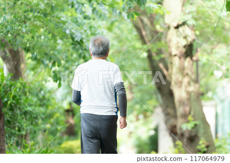 Senior man walking 117064979