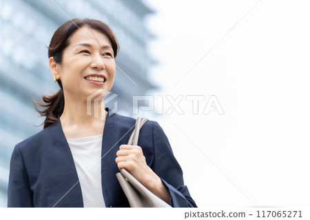 Business woman in her 50s Business woman in her 50s 117065271
