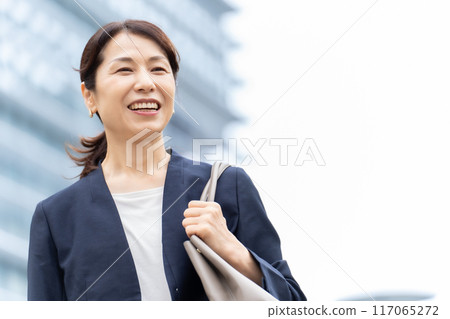 Business woman in her 50s Business woman in her 50s 117065272