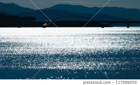 A beautiful evening view of the sparkling waters of Hakata Bay seen from Higashi Ward, Fukuoka City 117066050