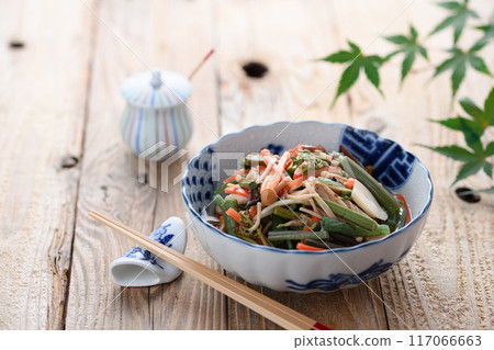 水煮野菜（蕨菜、馬鈴薯莖、滑子菇、竹筍、木耳、金針菇、胡蘿蔔） 117066663