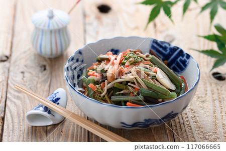 水煮野菜（蕨菜、馬鈴薯莖、滑子菇、竹筍、木耳、金針菇、胡蘿蔔） 117066665