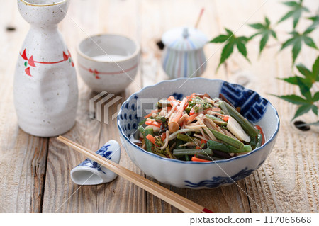 水煮野菜（蕨菜、馬鈴薯莖、滑子菇、竹筍、木耳、金針菇、胡蘿蔔） 117066668