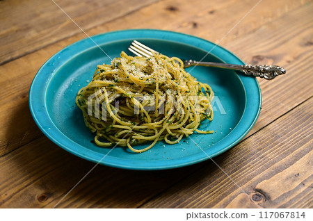 Spaghetti Basilico 117067814