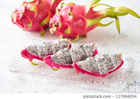 玻璃碗裡的火龍果 117068054