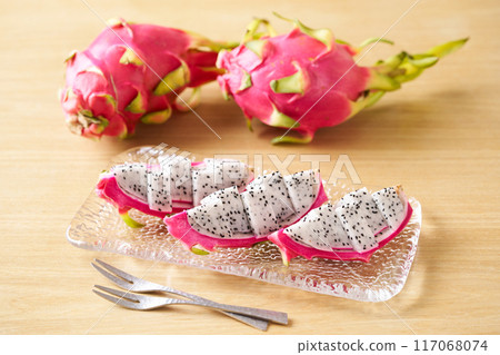 Dragon fruit served in a glass bowl 117068074