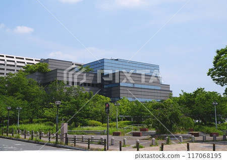 Osaka Prefectural Central Library, Higashiosaka City, Osaka (from the south side, early summer) Osaka Prefectural Central Library, Higashiosaka City, Osaka (from the south side, early summer) 117068195