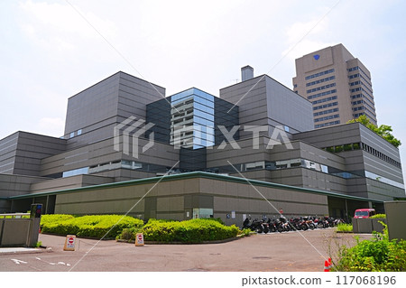 Osaka Prefectural Central Library, Higashiosaka City, Osaka (from the north side, early summer) Osaka Prefectural Central Library, Higashiosaka City, Osaka (from the north side, early summer) 117068196