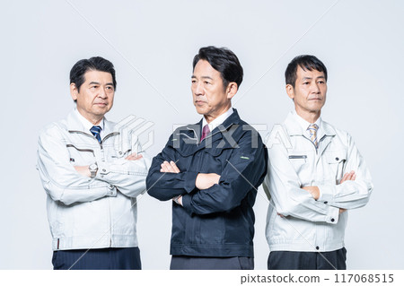 Middle-aged senior man in work clothes Middle-aged senior man in work clothes 117068515