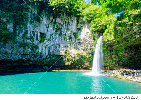 Unoko Falls in summer, Gokase Town, Miyazaki Prefecture 117069218