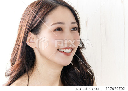 Woman with beautiful hair Woman with beautiful hair 117070702