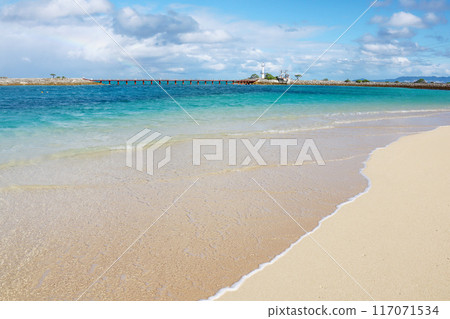 Okinawa's beautiful sandy beaches. Marriott foreign luxury hotel Sheraton Okinawa Sunmarina Okinawa's beautiful sandy beaches. Marriott foreign luxury hotel Sheraton Okinawa Sunmarina 117071534